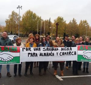 Vecinos de Almadén se han desplazado a Ciudad Real para pedir mejoras sanitarias Vecinos de Almadén se han desplazado a Ciudad Real para pedir mejoras sanitarias