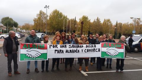 Vecinos de Almad&eacute;n se han desplazado a Ciudad Real para pedir mejoras sanitarias