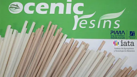 La UJI participa en el desarrollo de las primeras pajitas con plástico no proveniente del petróleo .
