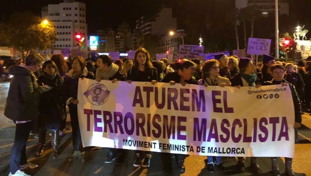 Miles de personas se han manifestado en Palma con motivo del 25-N