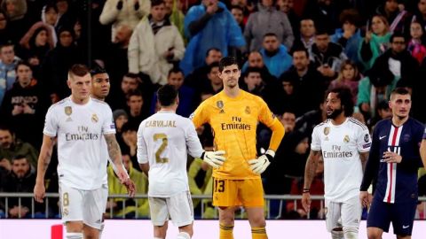 Los jugadores del Real Madrid se lamentan tras un tanto del PSG