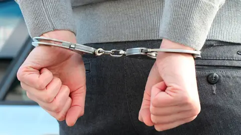 Un hombre es detenido por agredir sexualmente a su hija El hombre agredia sexualmente a su hija y le pegaba si se negaba