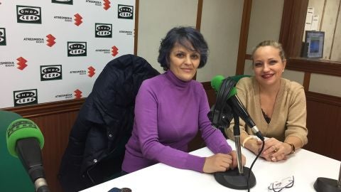 Isabel Ocampo y Ana Bel&eacute;n Chac&oacute;n, directora del documental y Concejal de Igualdad.