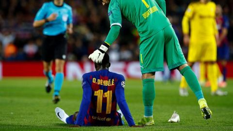 Ousman Demb&eacute;l&eacute; se retir&oacute; lesionado ante el Borussia Dortmund