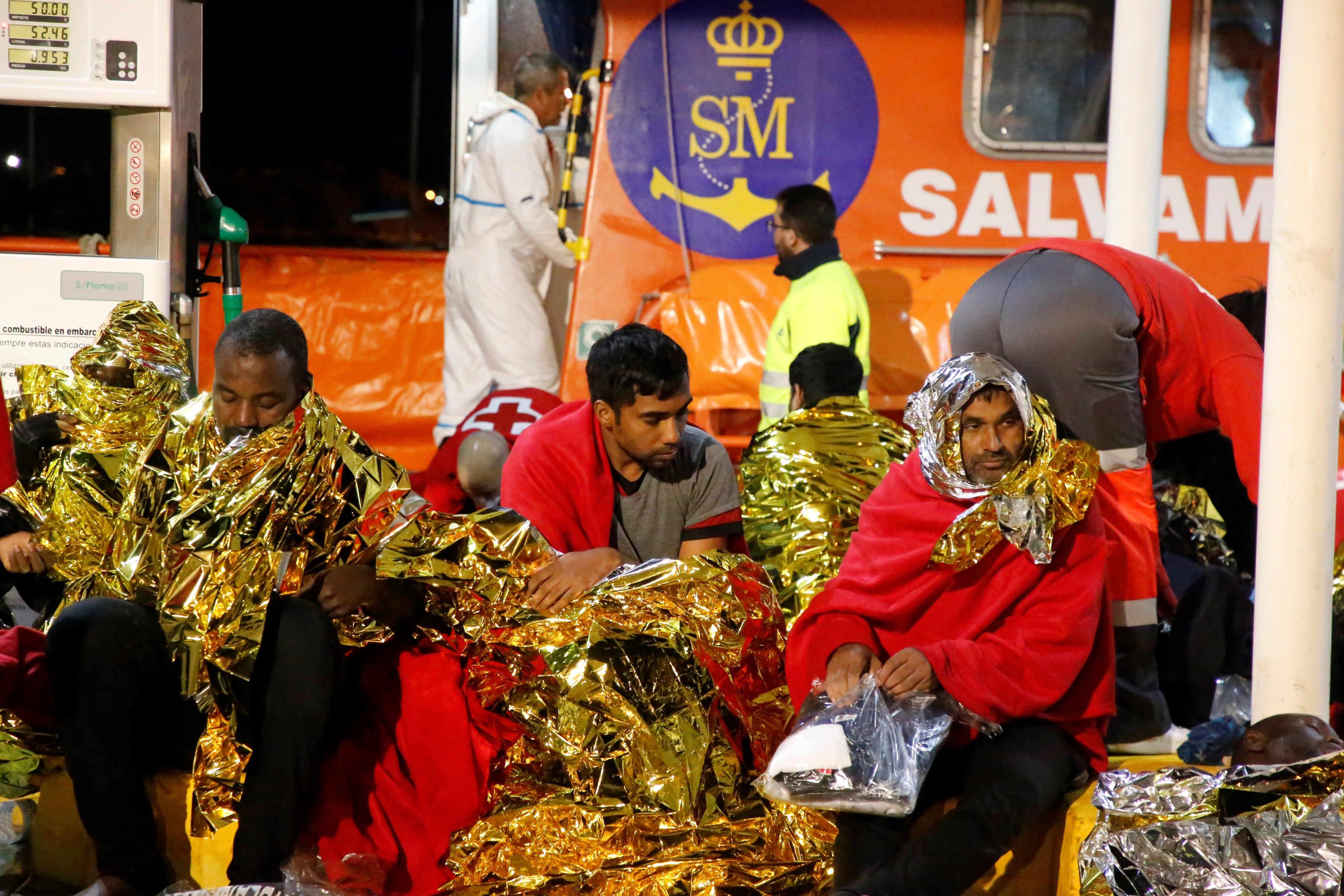 Cuatro muertos y más de 10 desaparecidos en el naufragio de una patera a 30 millas de Melilla Cuatro muertos y más de 10 desaparecidos en el naufragio de una patera a 30 millas de Melilla