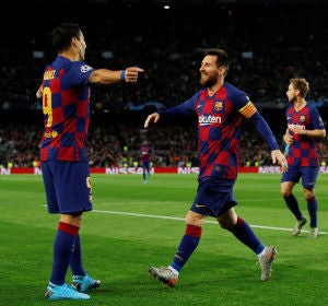 Luis Suárez y Messi celebran un tanto del Barça. Luis Suárez y Messi celebran un tanto del Barça.
