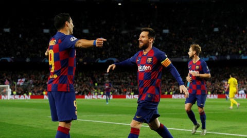 Luis Su&aacute;rez y Messi celebran un tanto del Bar&ccedil;a.