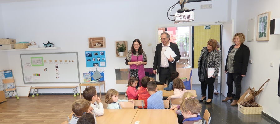 El conseller de Educación y Universidad, Martí March, visita el centro de educación infantil y primaria de Binissalem. El conseller de Educación y Universidad, Martí March, visita el centro de educación infantil y primaria de Binissalem.