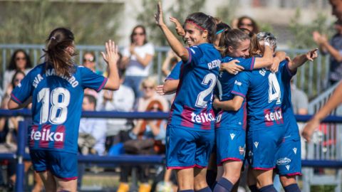 Alba Redondo durante un partido con el Levante UD