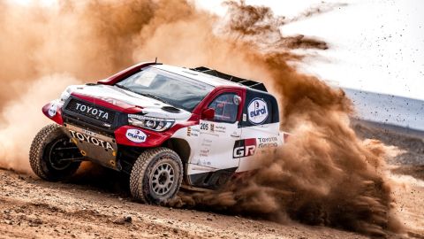 Fernando Alonso debutar&aacute; en enero en el Rally Dakar