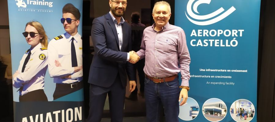Firma del acuerdo con la escuela de pilotaje. Firma del acuerdo con la escuela de pilotaje.
