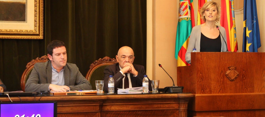 Intervención de Verónica Ruiz durante el pleno municipal. Intervención de Verónica Ruiz durante el pleno municipal.