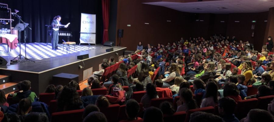 AMGU organiza autobuses para acudir a sus actividades culturales AMGU organiza autobuses para acudir a sus actividades culturales