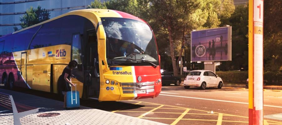 Un autobús TIB en el Aeropuerto de Palma Un autobús TIB en el Aeropuerto de Palma