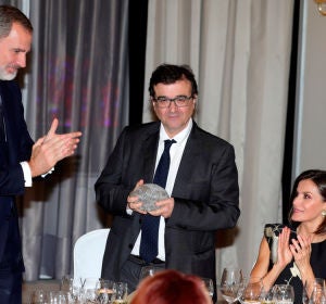 Los Reyes entregan a Javier Cercas el premio Cerecedo Los Reyes entregan a Javier Cercas el premio Cerecedo