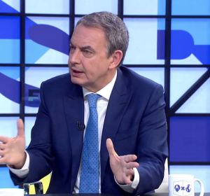 Zapatero recuerda el papel "decisivo" de Otegi en las negociaciones del fin de la violencia de ETA Zapatero recuerda el papel "decisivo" de Otegi en las negociaciones del fin de la violencia de ETA