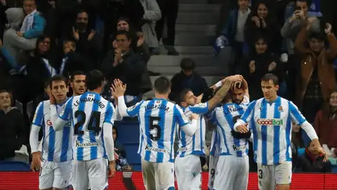 Los jugadores de la Real Sociedad celebran un gol Los jugadores de la Real Sociedad celebran un gol