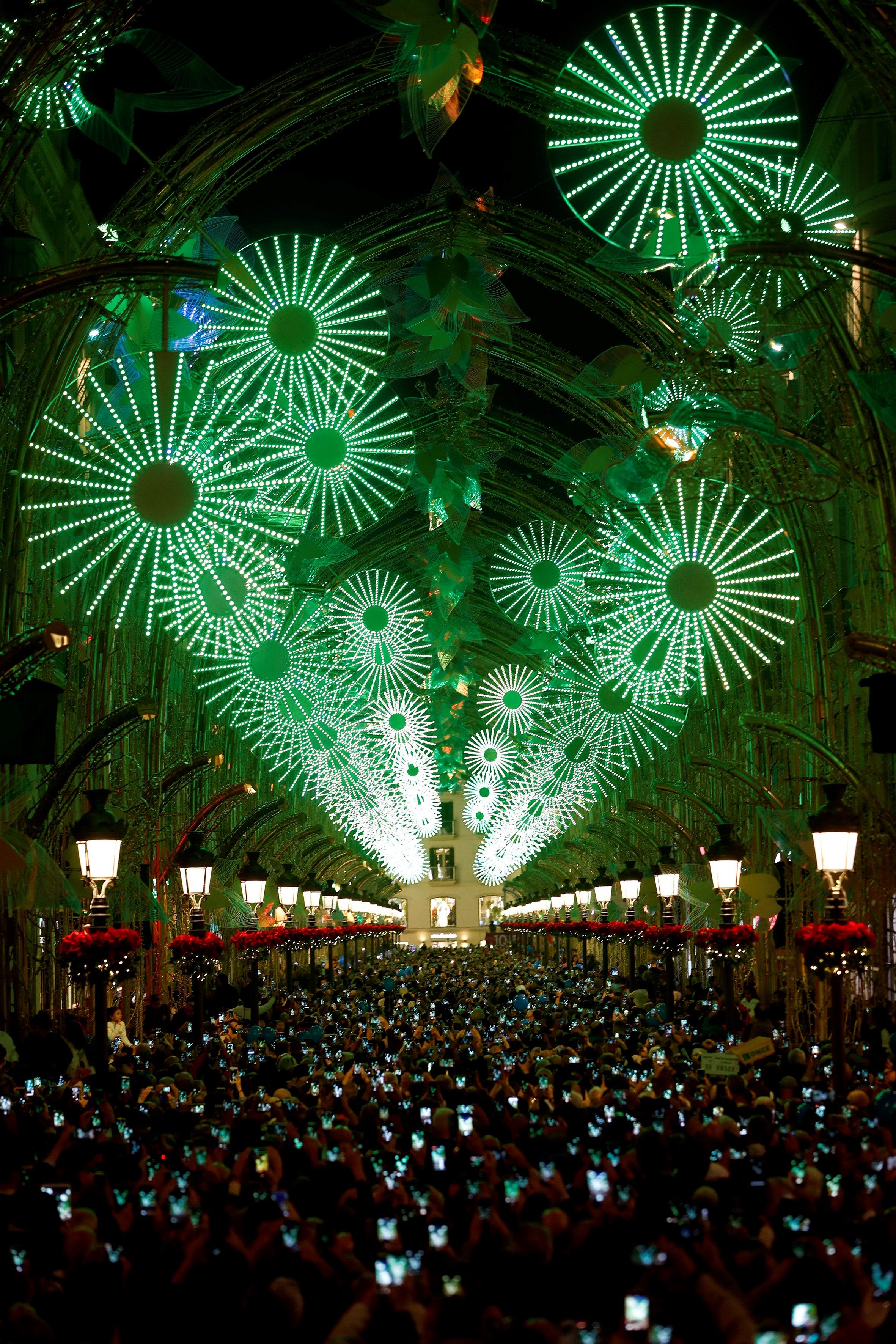 España continúa con la iluminación navideña: Así es el alumbrado de Málaga, Badajoz, Toledo y Valencia España continúa con la iluminación navideña: Así es el alumbrado de Málaga, Badajoz, Toledo y Valencia