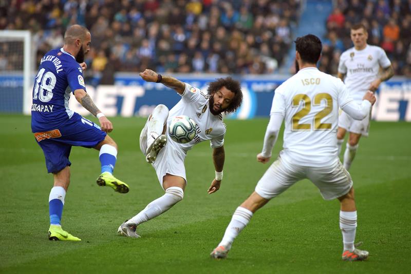 Aleix Vidal habla de su corte de mangas tras el gol del Alavés: "Ha sido un acto reflejo" Aleix Vidal habla de su corte de mangas tras el gol del Alavés: "Ha sido un acto reflejo"