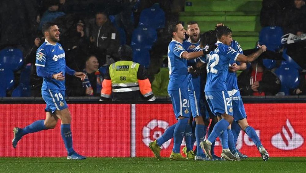 Los jugadores del Getafe celebran un gol