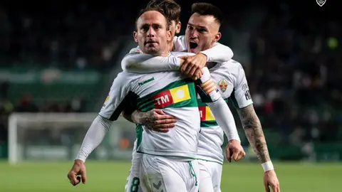 Nino celebra su gol número 130 con la camiseta del Elche CF. ELCHE CF