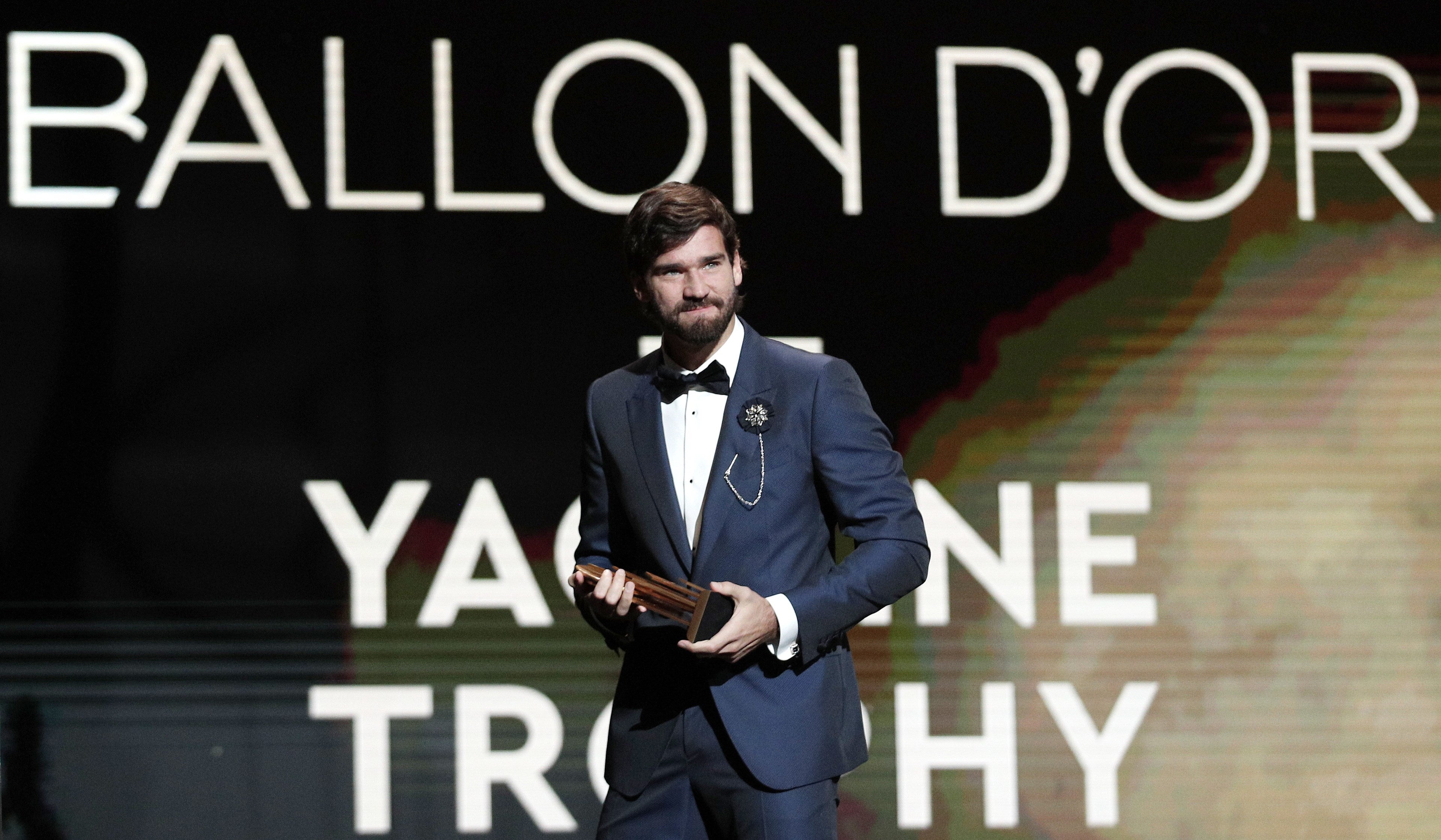 El brasileño Alisson, del Liverpool, Trofeo Yashin al mejor portero en la Gala del Balón de Oro El brasileño Alisson, del Liverpool, Trofeo Yashin al mejor portero en la Gala del Balón de Oro