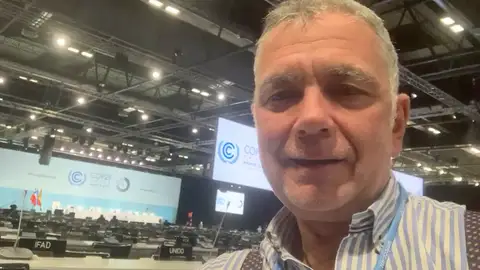 Juan Ramón Lucas nos habla del programa especial de La Brújula desde la Cumbre del Clima Juan Ramón Lucas nos habla del programa especial de La Brújula desde la Cumbre del Clima