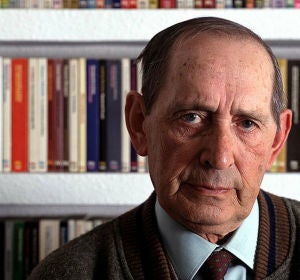 El escritor Miguel Delibes El escritor Miguel Delibes