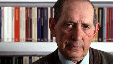 El escritor Miguel Delibes