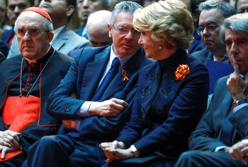 Aguirre propone que el PP ofrezca sus votos a Pedro Sánchez para que sea investido y gobierne en solitario Aguirre propone que el PP ofrezca sus votos a Pedro Sánchez para que sea investido y gobierne en solitario