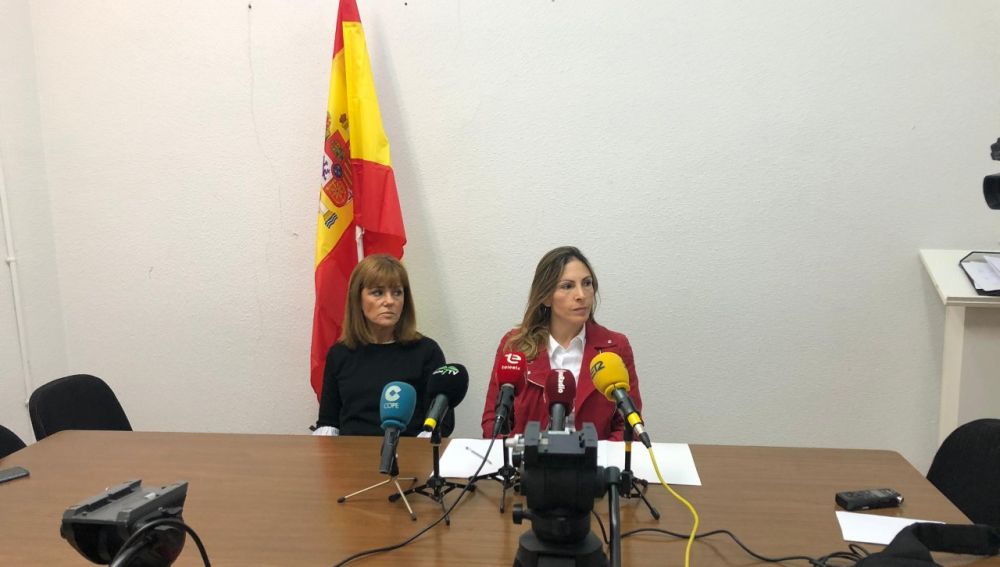 Aurora Rodil y Amparo Cerá, concejala de Vox en Elche.