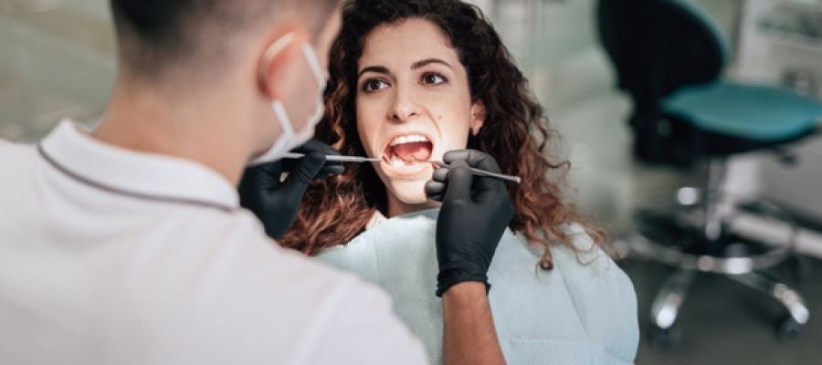 La hipersensibilidad dental afecta a uno de cada cuatro españoles La hipersensibilidad dental afecta a uno de cada cuatro españoles