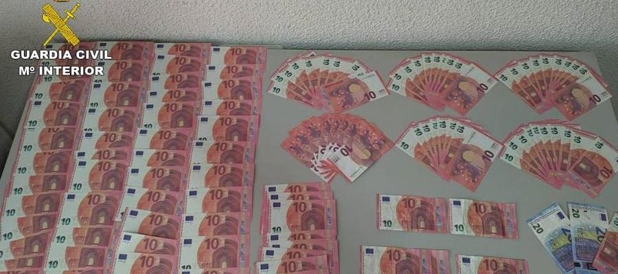 Billetes falsos recuperados por la Guardia Civil en Sax. Billetes falsos recuperados por la Guardia Civil en Sax.