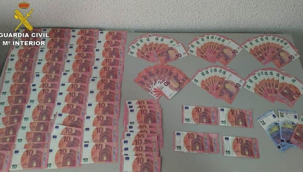Billetes falsos recuperados por la Guardia Civil en Sax.