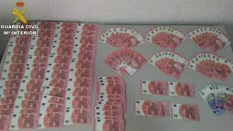 Billetes falsos recuperados por la Guardia Civil en Sax. Billetes falsos recuperados por la Guardia Civil en Sax.