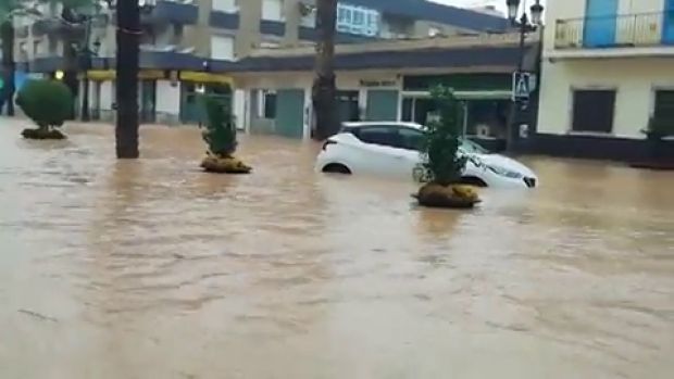 Vídeo de las inundaciones en Los Alcázares que han obligado a la evacuación de los vecinos