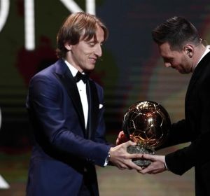 Leo Messi con Luka Modric. Leo Messi con Luka Modric.