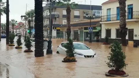 Una calle de Los Alcázares completamente inundada Una calle de Los Alcázares completamente inundada