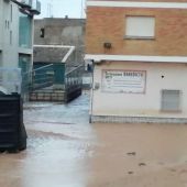 El agua anega las calles de Los Alcázares