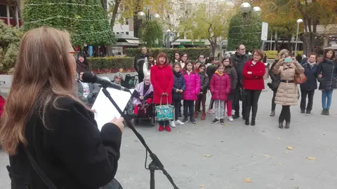 "Ciudad Accesible" ha leído un manifiesto en la Plaza del Pilar "Ciudad Accesible" ha leído un manifiesto en la Plaza del Pilar