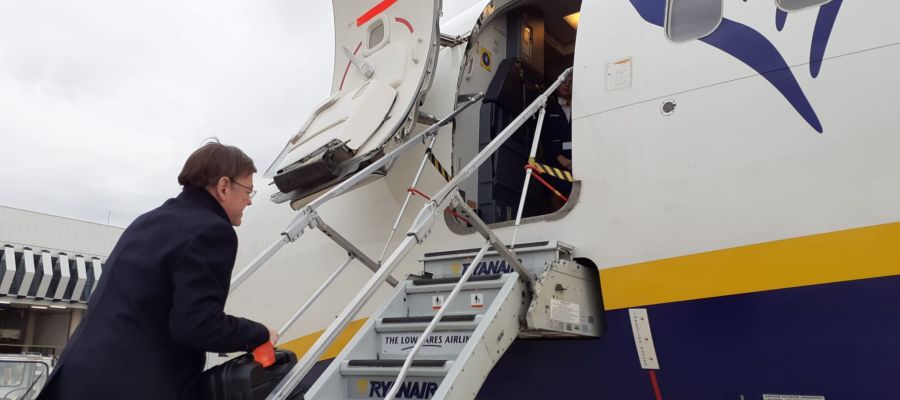 Primer vuelo del president de la Generalitat, Ximo Puig, desde el Aeropuerto de Castellón. Primer vuelo del president de la Generalitat, Ximo Puig, desde el Aeropuerto de Castellón.