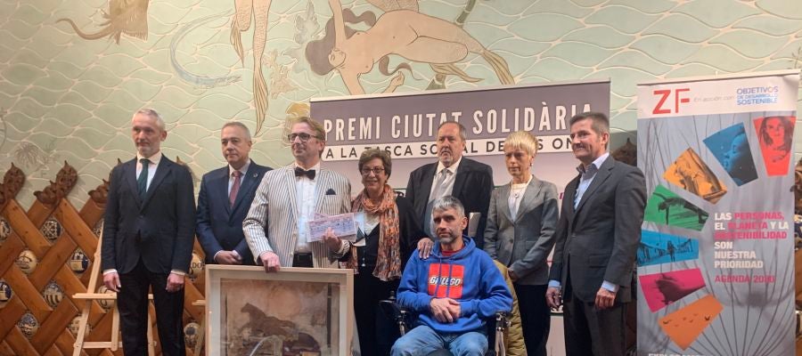 Els guanyadors del Premi Ciutat Solidària 2019 acompanyats pel director d'Atresmedia Radio, Ramón Osorio; el delegat especial del Consorci de la Zona Franca de Barcelona, Pere Navarro; la directora de la xarxa de Rodalies de Catalunya, Mayte Castillo i el director d'Onda Cero Catalunya, Francesc Robert Els guanyadors del Premi Ciutat Solidària 2019 acompanyats pel director d'Atresmedia Radio, Ramón Osorio; el delegat especial del Consorci de la Zona Franca de Barcelona, Pere Navarro; la directora de la xarxa de Rodalies de Catalunya, Mayte Castillo i el director d'Onda Cero Catalunya, Francesc Robert