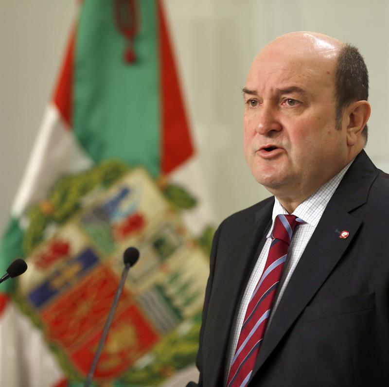 El PNV dice que "no hace falta" reformar la Constitución para encajar el derecho a decidir El PNV dice que "no hace falta" reformar la Constitución para encajar el derecho a decidir