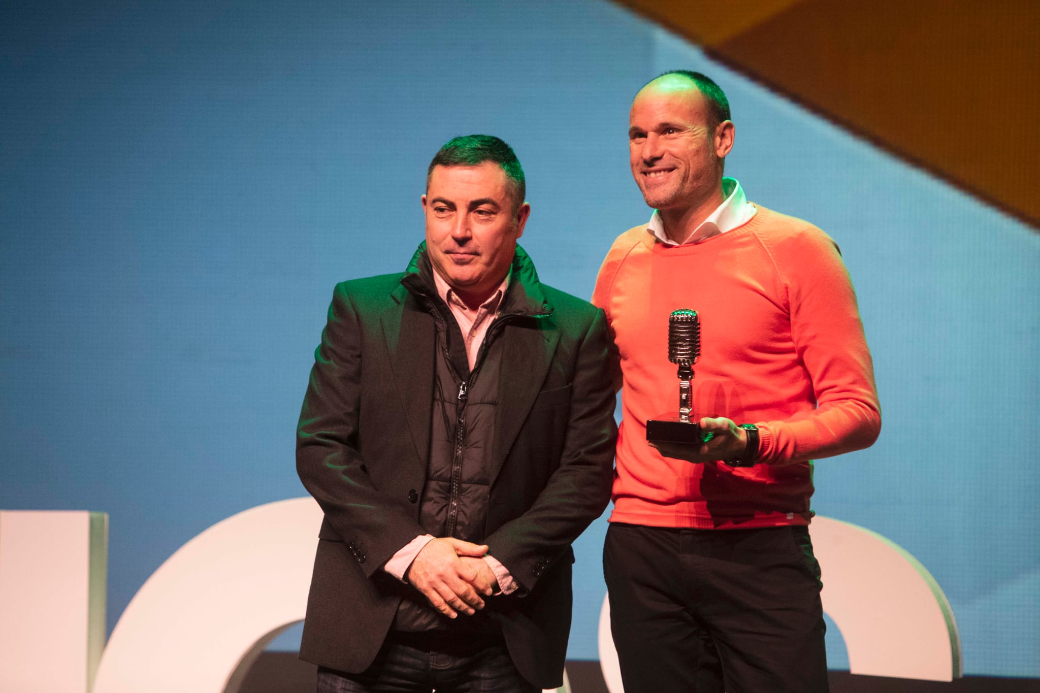 Mateu Lahoz recibe el galardón de deportes Mateu Lahoz recibe el galardón de deportes