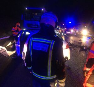 Varios bomberos en el lugar de los hechos Varios bomberos en el lugar de los hechos