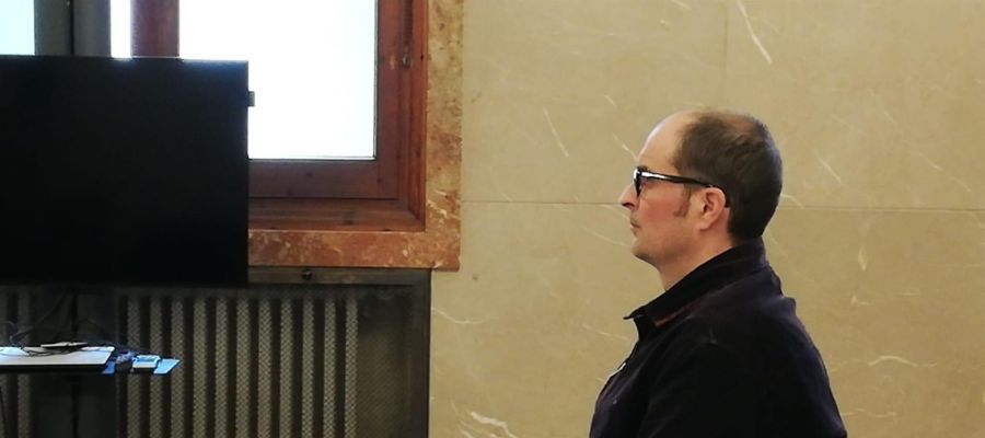 El acusado A.B., de 42 años, culpable del asesinato de su ex suegro, así como de un delito de robo con violencia e intimidación. El acusado A.B., de 42 años, culpable del asesinato de su ex suegro, así como de un delito de robo con violencia e intimidación.