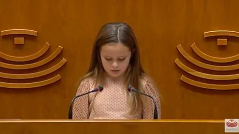 El discurso viral en la Asamblea de Extremadura de Elsa, una ni&ntilde;a transexual: &ldquo;Sigan, pese a las amenazas, haciendo leyes que reconozcan que las personas somos diversas&rdquo;