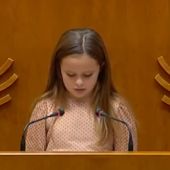 El discurso viral en la Asamblea de Extremadura de Elsa, una niña transexual: “Sigan, pese a las amenazas, haciendo leyes que reconozcan que las personas somos diversas”
