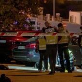 La Policía investigando lo ocurrido en el aparcamiento de Marbella