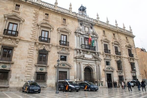 En el banquillo se sienta hoy un hombre acusado de prender fuego a la casa de su ex pareja En el banquillo se sienta hoy un hombre acusado de prender fuego a la casa de su ex pareja